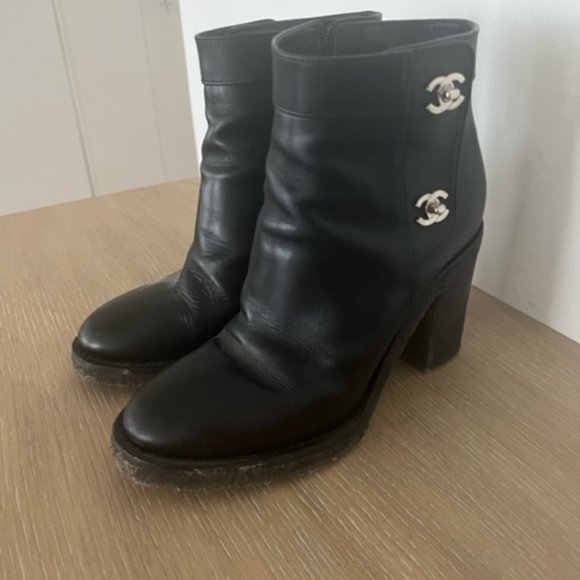 Chanel Boots - Interlocking CC Logo Leather Boots Size 8 - Picture 1 of 8